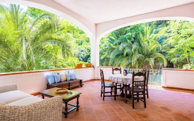 Villa Villari Terrace and Patio by Napoliapartments