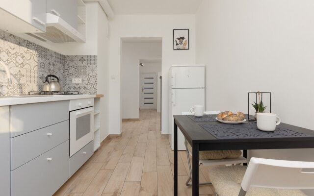 Kopcińskiego Apartment Warsaw by Renters