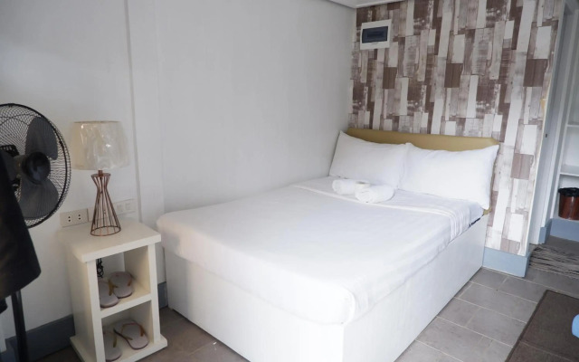 OYO 492 Sunset View Ridge Residences