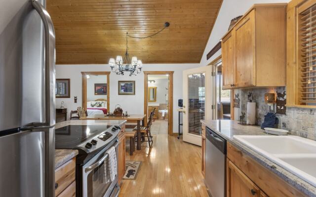 Grey Moose Lodge w/ Amenities Access!