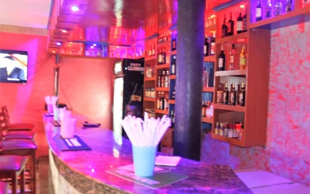 Capricorn Lounge