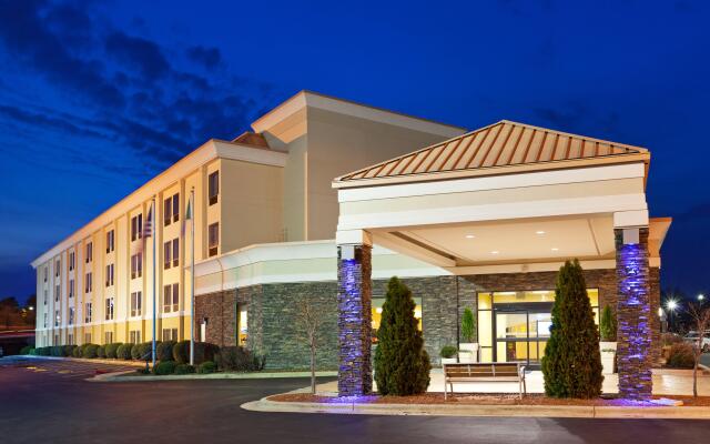 Holiday Inn Express & Suites Greensboro-(I-40 Wendover), an IHG Hotel