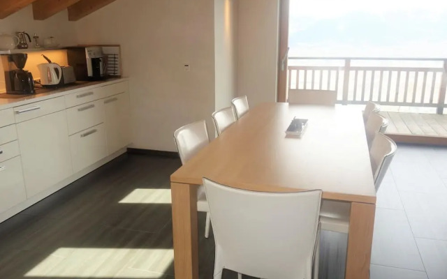 Hilltop Apartment With Valley Views