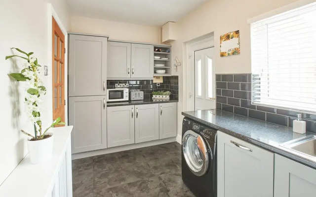 Host Stay Crawford House