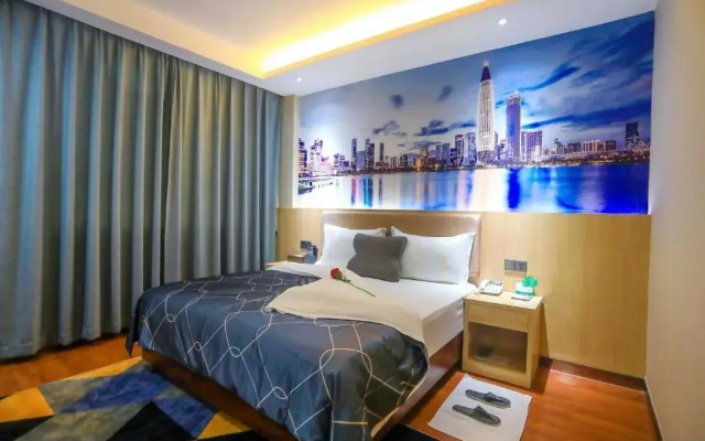 Chonpines Hotel (Shenzhen Gongming Honghuashan Metro Station)
