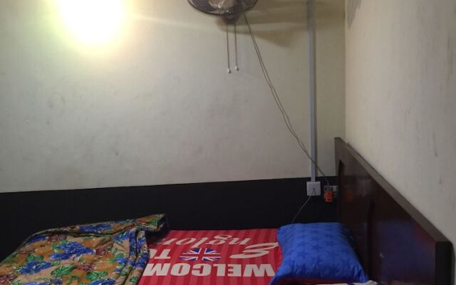 Roppongi Bar and Lodge