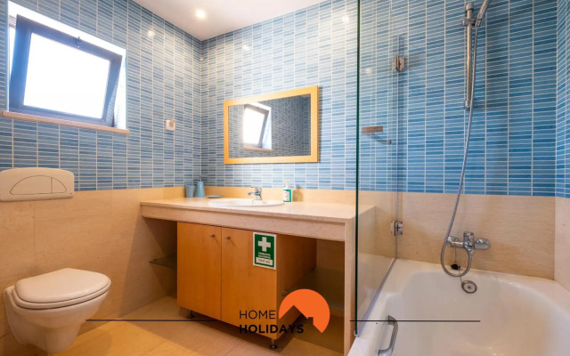 #076 Stunning and Modern Villa Near NewTown, Beach Pool