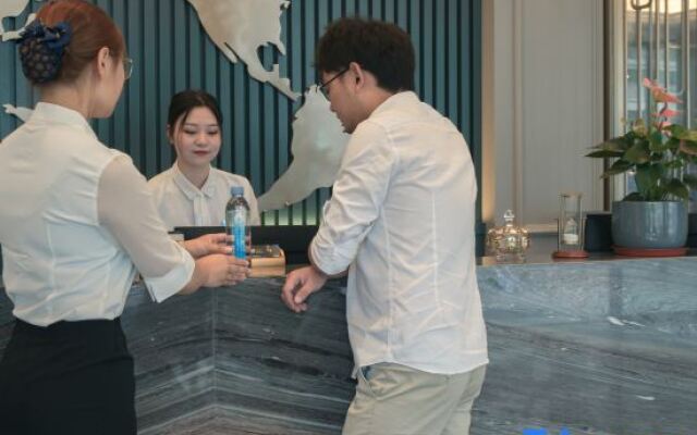 EZZI Hotel (Nantong Haohe Scenic Area Haierxiang Subway Station)