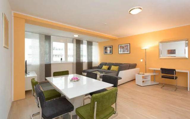 Design-Apartment Karlsplatz with Balcony