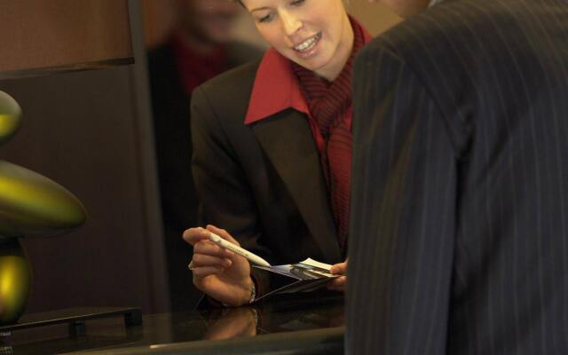 Crowne Plaza Manchester Airport by IHG