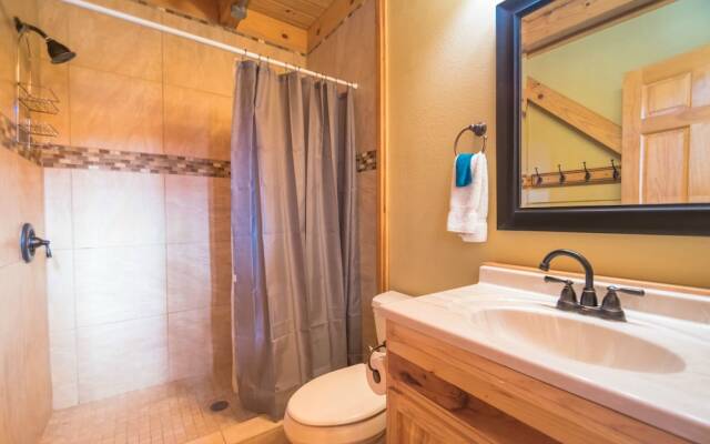 River Rd. Treehouses-Mourning Dove Haus