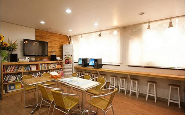 Cube Guesthouse
