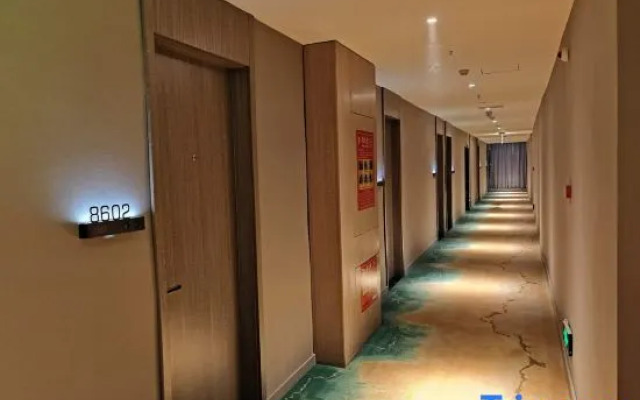 Yihai Hotel (Zhengzhou South China City Longhu Jinyi City Shopping Center Branch)