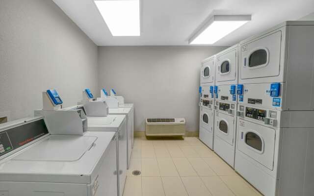 Studio 6 Duluth, GA - Near Gas South District