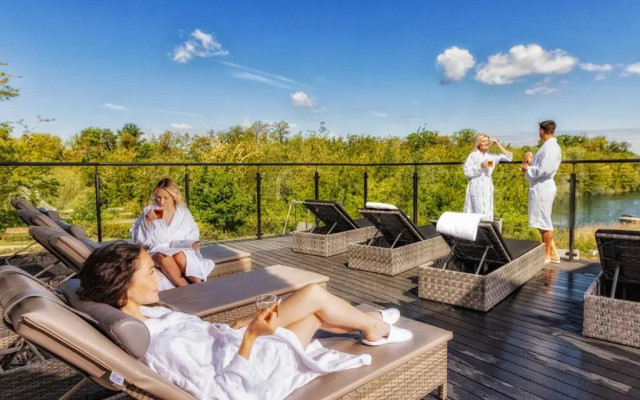 Bernstein Acamed Resort