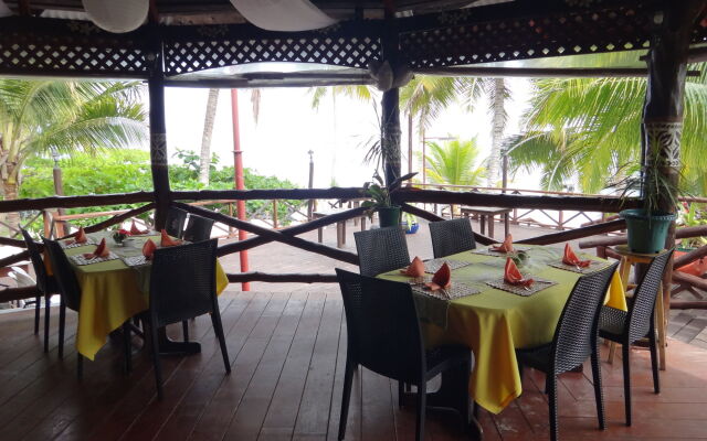 Va-i-moana Seaside Lodge