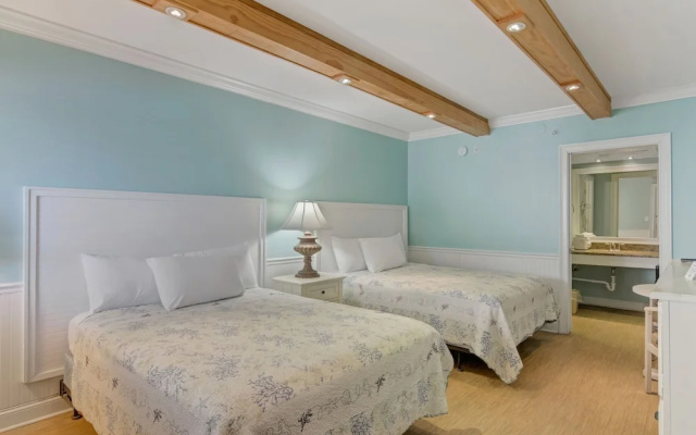 Sea And Breeze Hotel And Condo