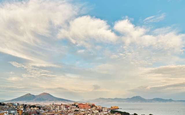 De Bonart Naples, Curio Collection by Hilton