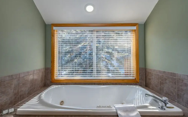 Stonebrook Resort - Adults Only