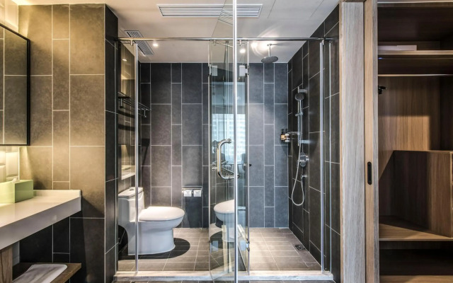 Q-Box Hotel Shanghai Sanjiagang