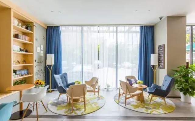 CJIA Apartment Hotel (Shanghai Daning Zhongshan North Road Metro Station)