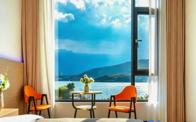 Dali Yue Lan Bay · Pleasure Designer Seaview Resort (Erhai Branch)