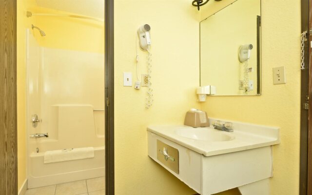 Burnsville Inn & Suites