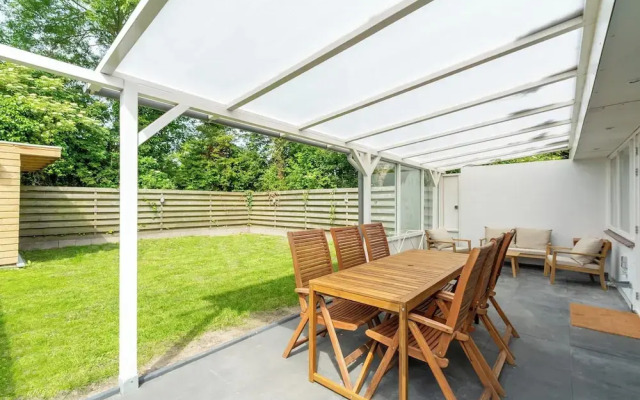 Bungalow Near Sint Maartenszee Beach