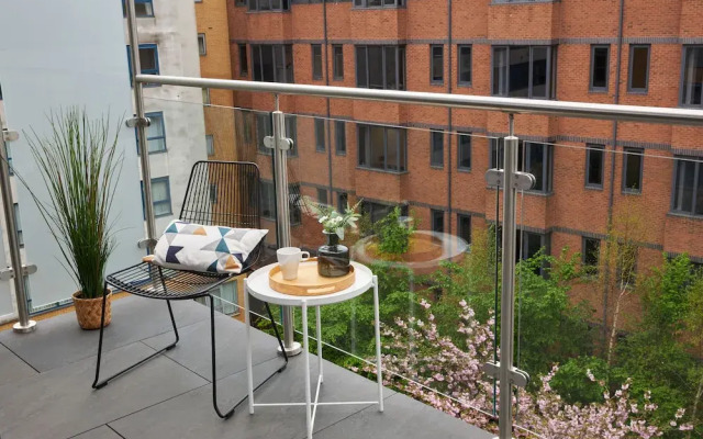 Kings Oak House by Viridian Apartments