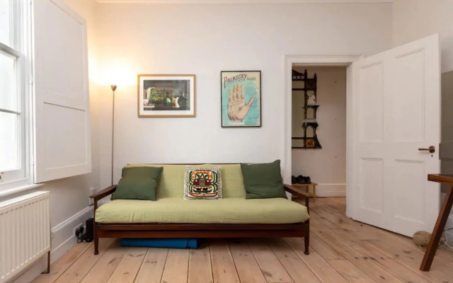 Beautiful 2 Bedroom Townhouse With Garden in Kentish Town