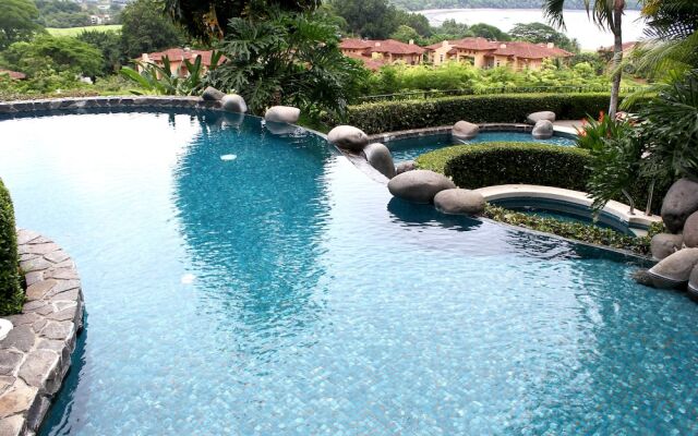 CR Luxury Los Sueños Condos