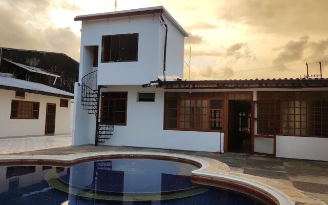 Leticias Guest House - Hostel