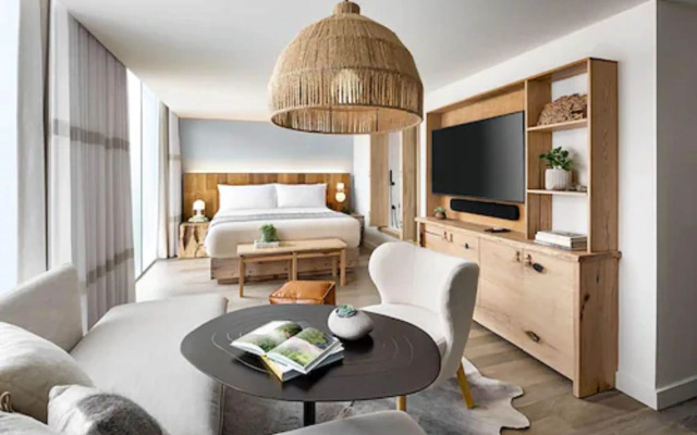 1 Hotel Toronto