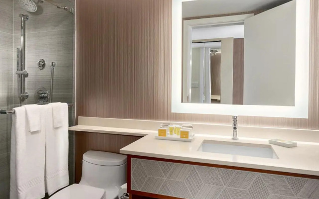 Auberge Vancouver Hotel