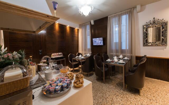 Locanda Leon Bianco on the Grand Canal