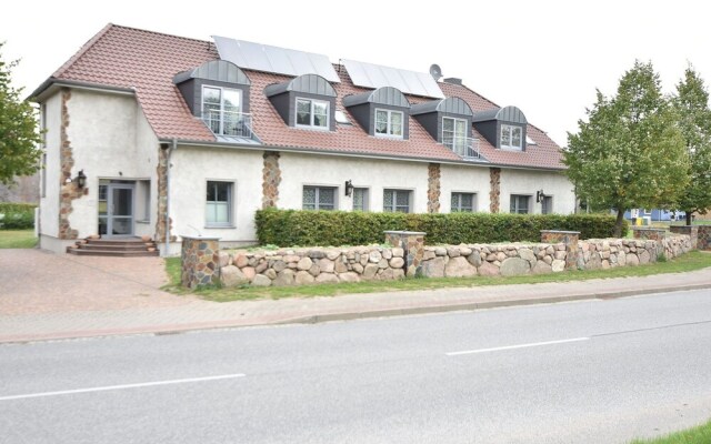 Spacious Seaside Apartment in Pepelow