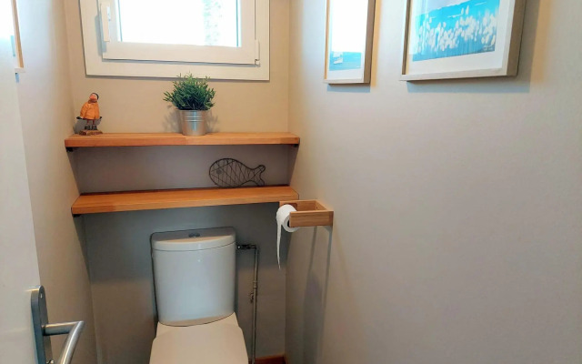 Breton holiday home in a quiet location near the beach