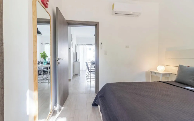 Modern 2BR Apartment - Paseo del Mar