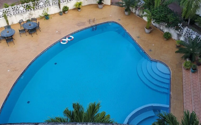 Mini-Mansion Villa Adjacent To The Beach