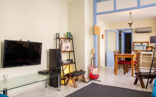 Vibrant and Central Flat in Karsiyaka Near Sea
