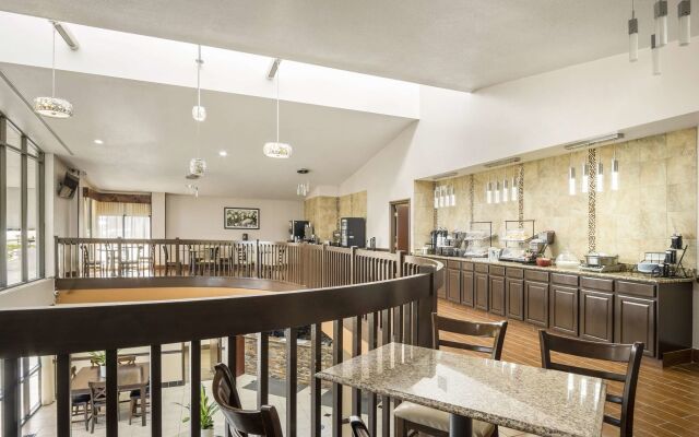 AmericInn by Wyndham Grand Rapids Airport North