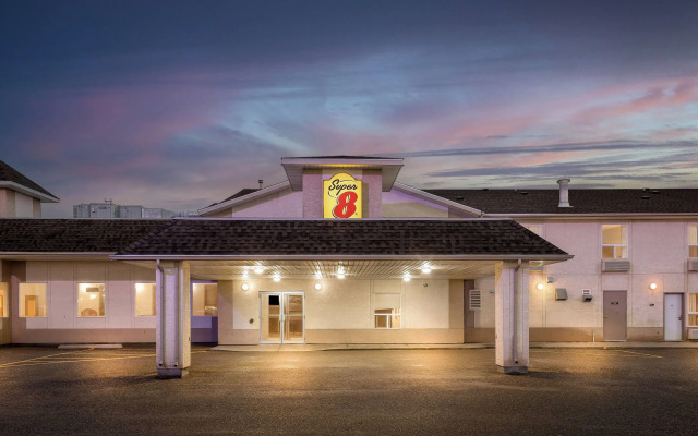 Super 8 by Wyndham Meadow Lake