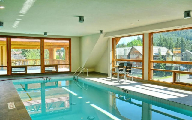 Moose Hotel And Suites