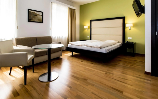 Enjoy 1313AG Hotel Touring