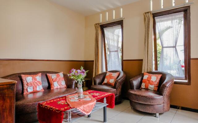 OYO 1028 Garuda Residence