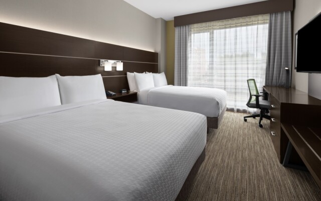 Holiday Inn Express & Suites Woodside LaGuardia Airport