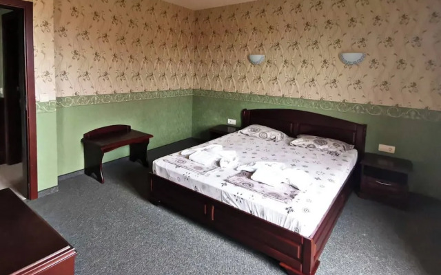 Twins Palace Apart Hotel