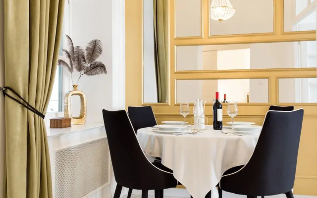 Chestnut & Eliza Suites - Superior Homes