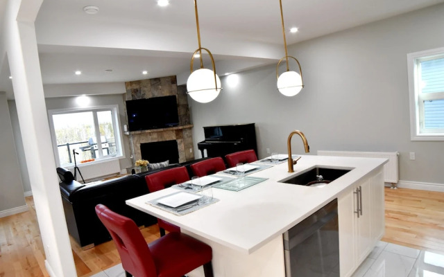 Aurora Deluxe Vacation Guest House