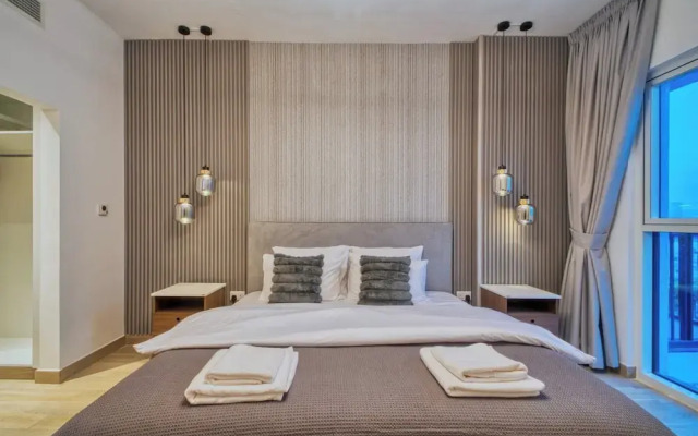 Luxe Ventures Waters Edge Haven